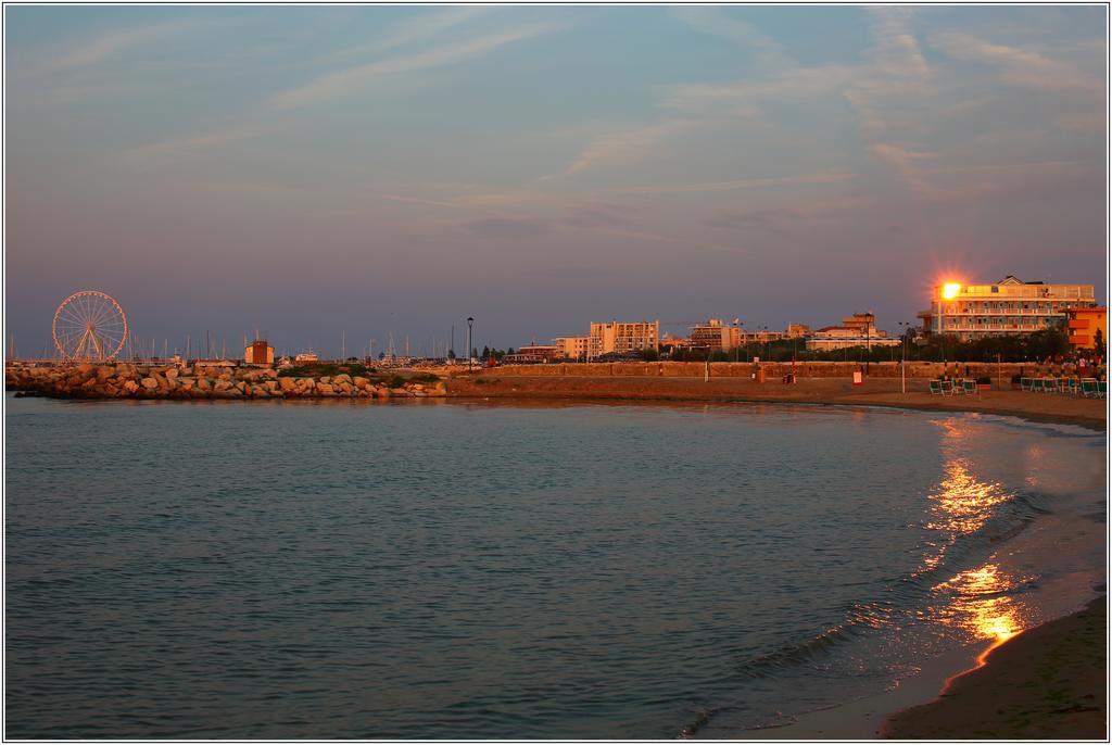 Accademia Hotel Rimini Luaran gambar