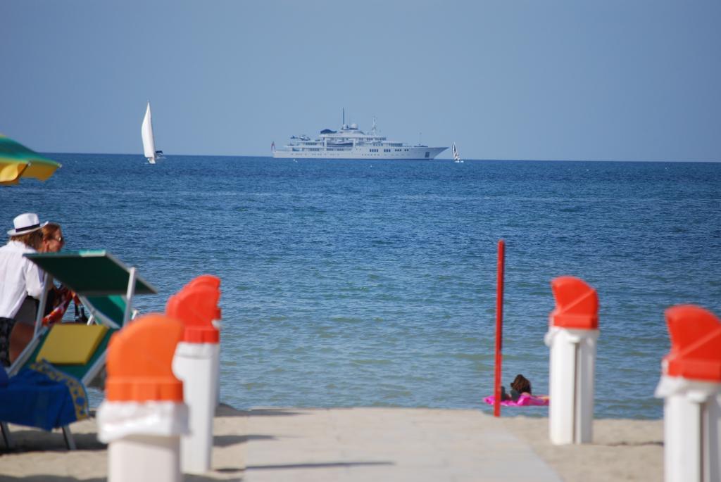 Accademia Hotel Rimini Luaran gambar