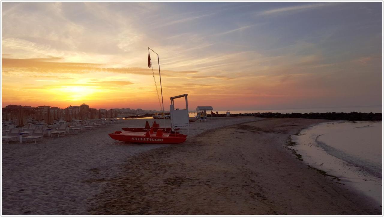 Accademia Hotel Rimini Luaran gambar